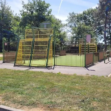Dans Domaine Avec Piscine Marzan